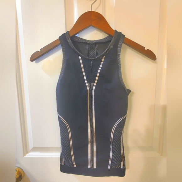 Carbon 38 Workout Tank XS - Picture 10 of 10